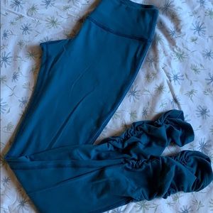 Beyond Yoga XS leggings. Teal with scrunched ankle